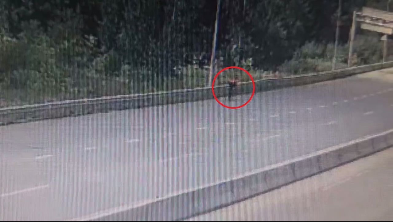 Мужчина с гранатой угрожает устроить взрыв около заправки