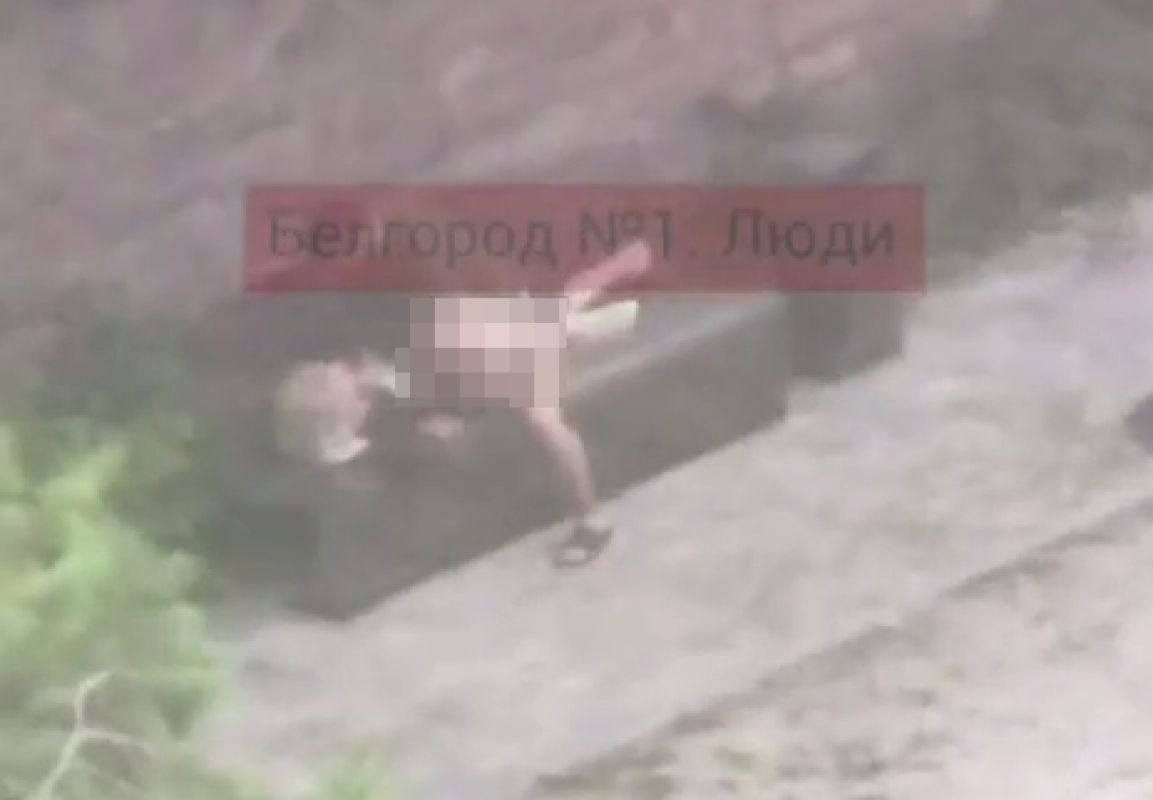 В центре Белгорода пара занялась сексом на детской площадке