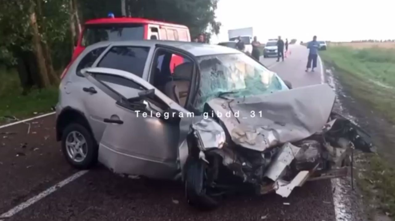 В Белгородской области большегруз протаранил легковушку