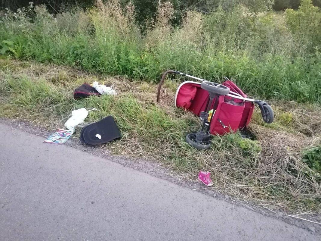 Под Старым Осколом пьяный водитель внедорожника сбил коляску с малышкой