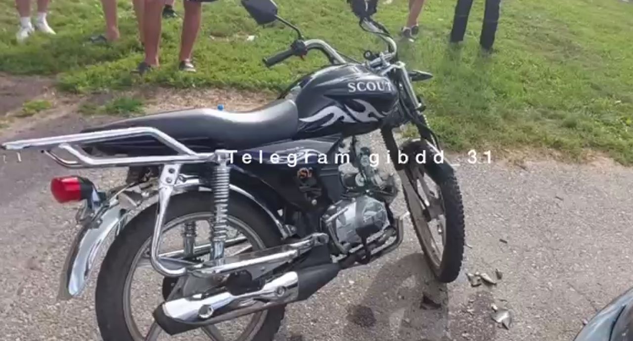 Под Старым Осколом подросток на мопеде влетел в «Ниву»