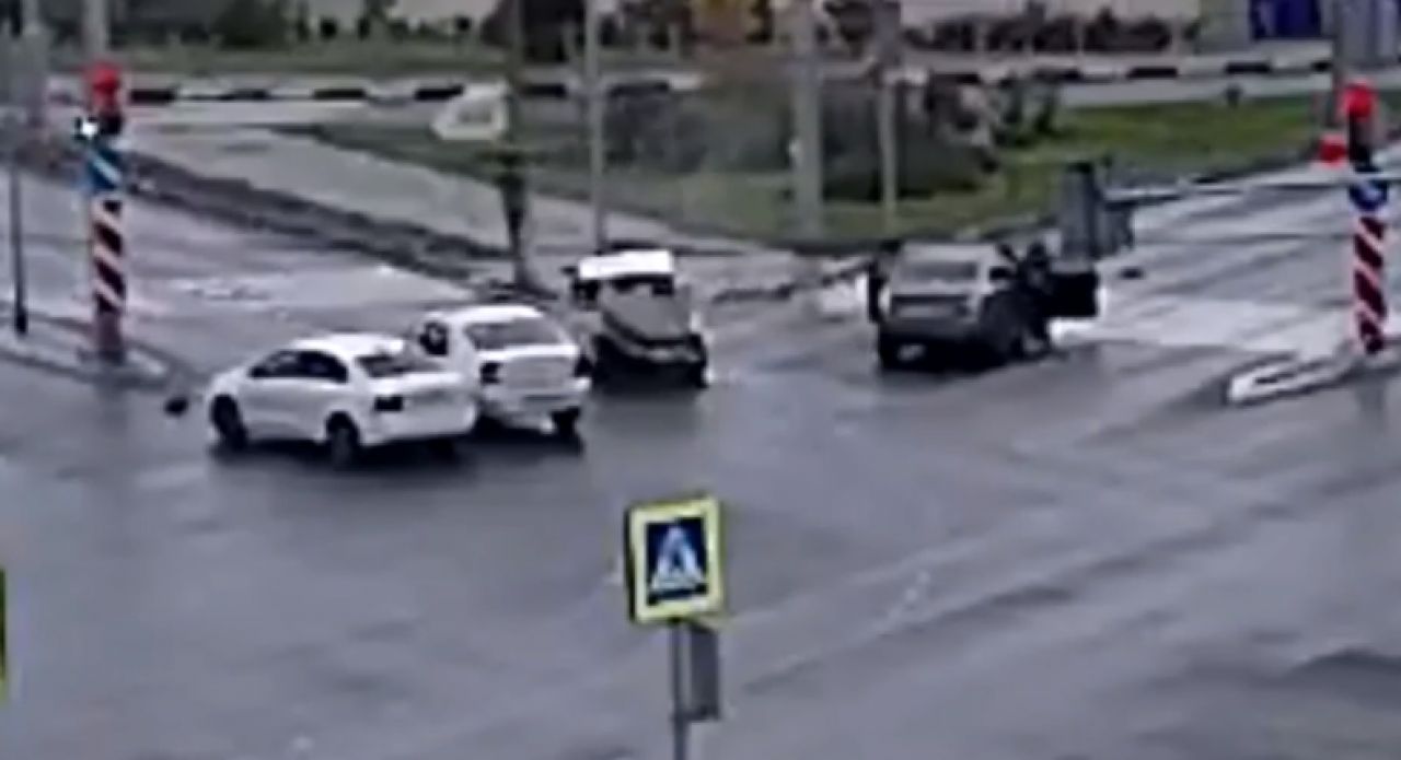 Камера запечатлела массовое ДТП в Белгороде