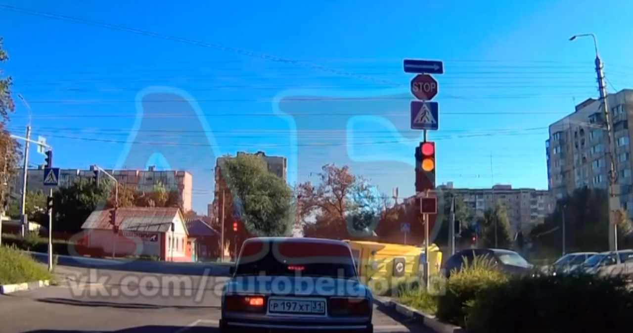 В Белгороде перевернулся реанимобиль