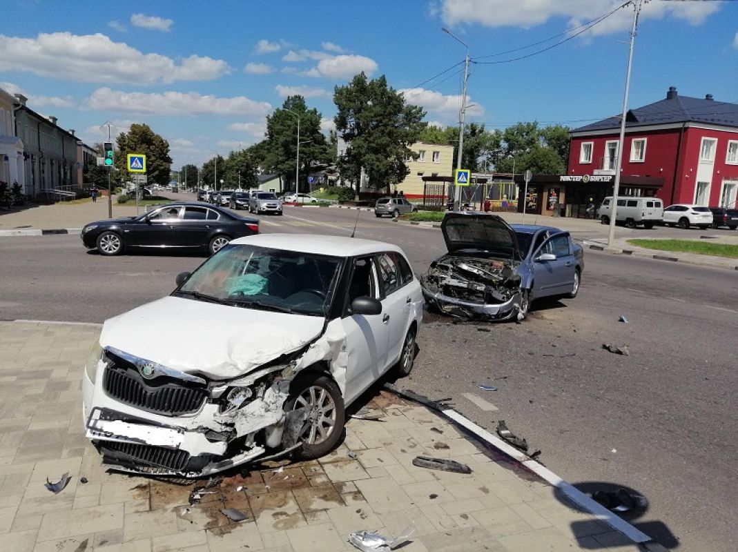 В Шебекино две автомобилистки не поделили дорогу