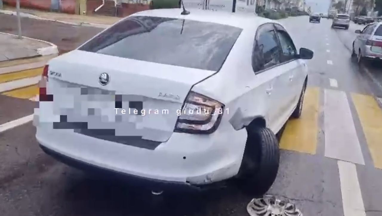 В Белгороде две машины столкнулись и сбили пешехода