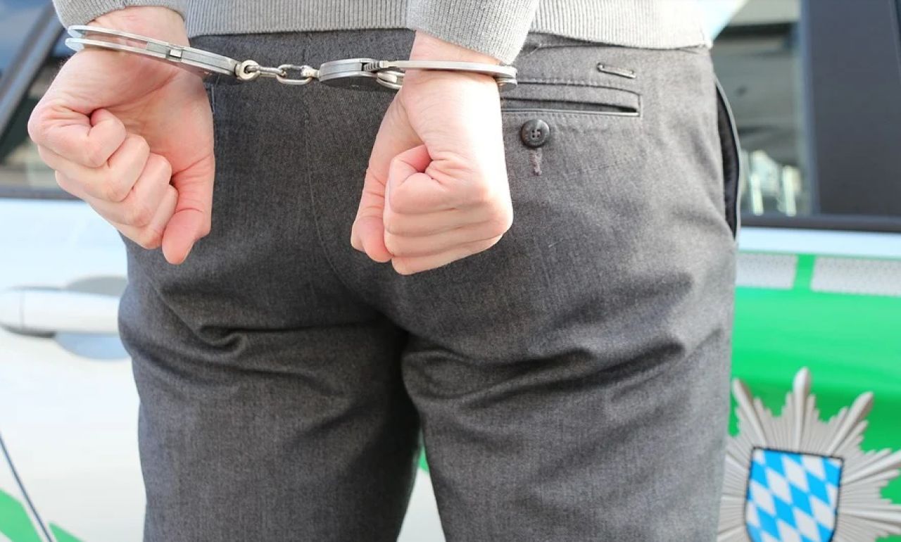 В Ржевке мужчина забил друга монтировкой из-за музыкального усилителя