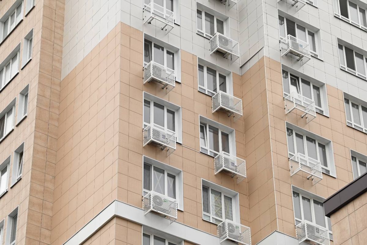 В Белгороде завершают восстанавливать дома на Есенина после атаки беспилотника