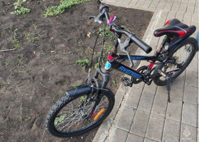 В Белгородской области ребенок застрял в раме велосипеда