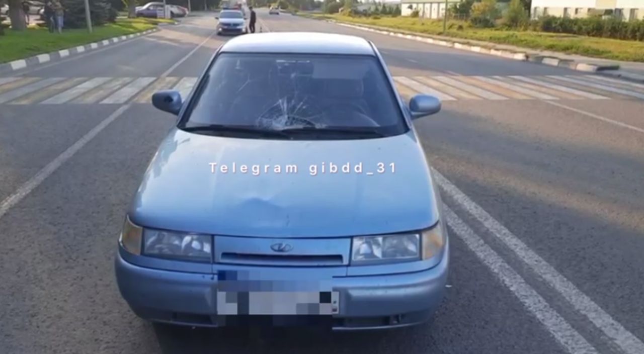 В Строителе машина сбила юношу