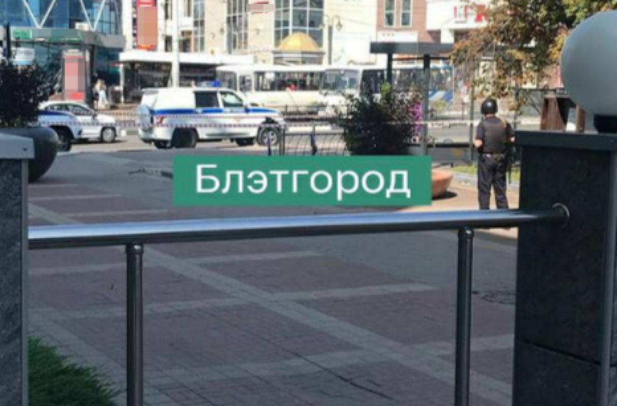 Силовики оцепили остановку возле универмага «Белгород»