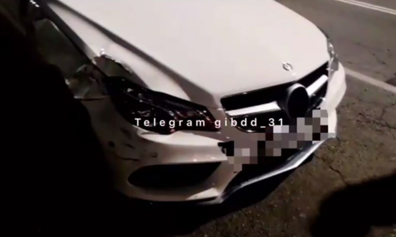 В Старом Осколе мотоциклист без прав влетел в «Мерседес»