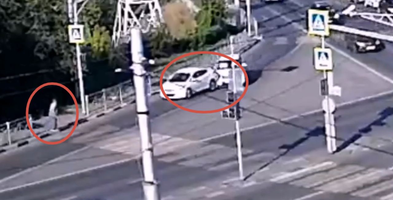 В Белгороде две машины чуть не сбили пешехода