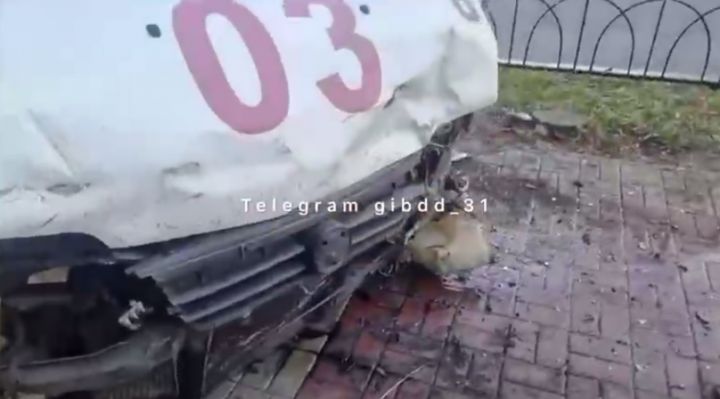 В Белгороде машина скорой помощи устроила массовое ДТП