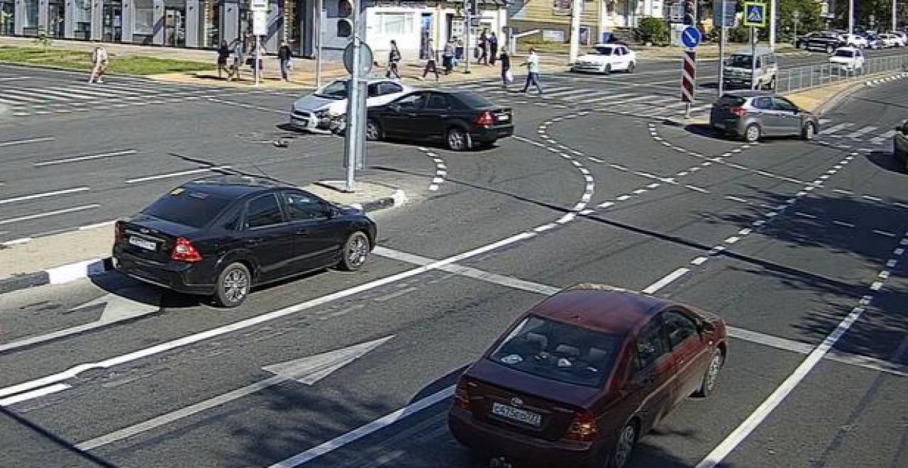 В Белгороде авария частично перекрыла Мичурина