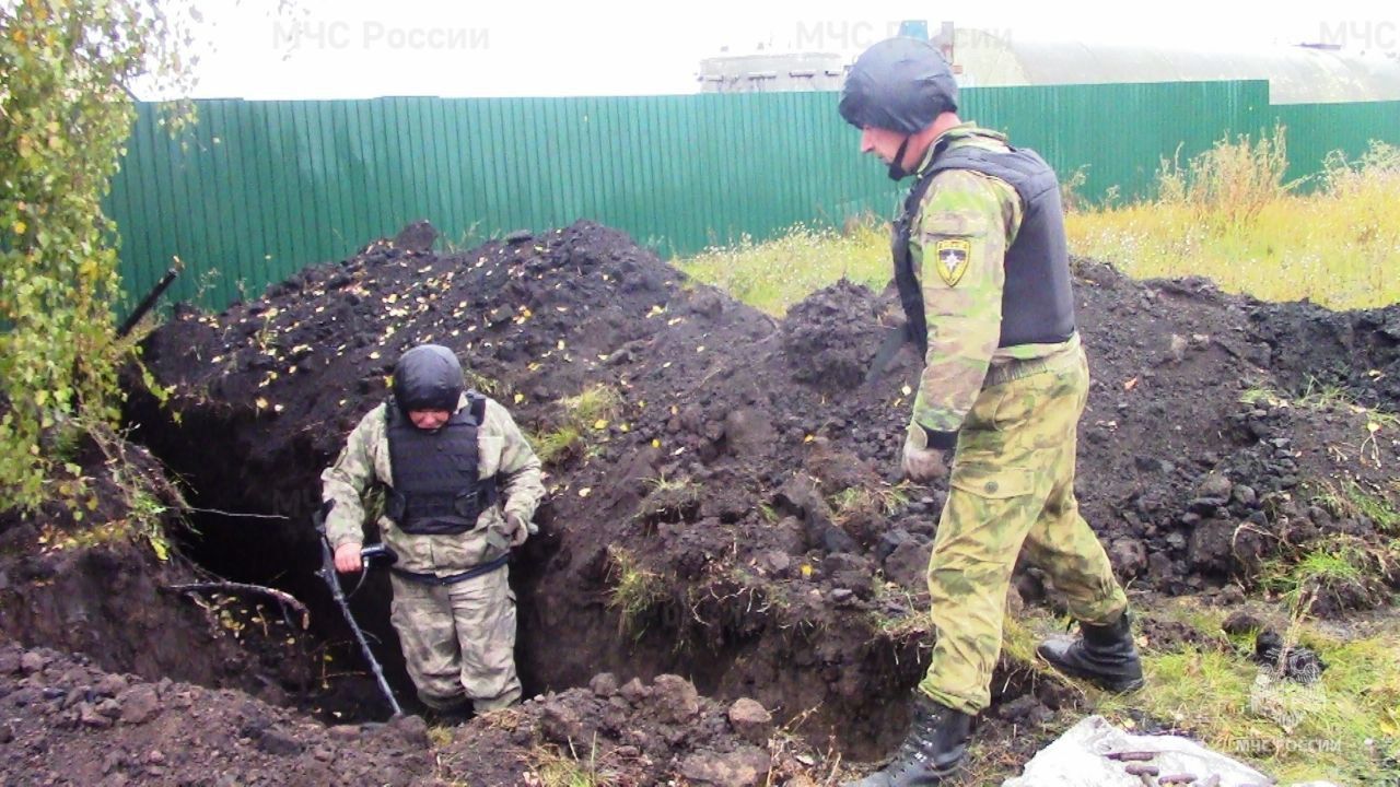 Под Белгородом откопали схрон боеприпасов