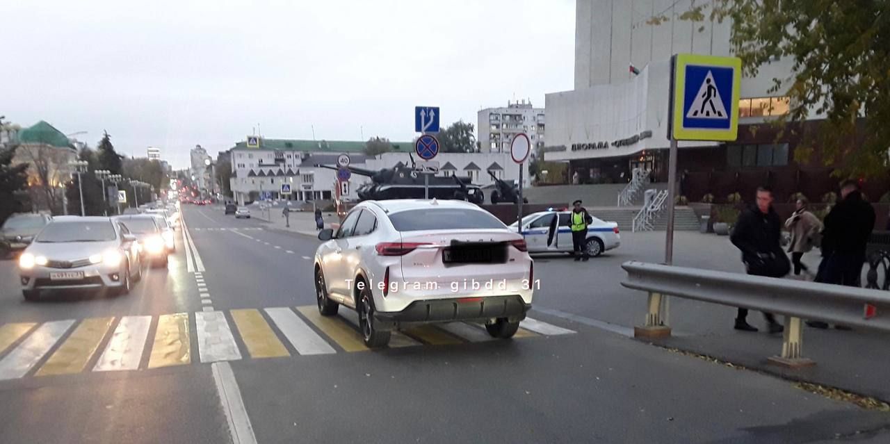 В Белгороде девушка на китайском внедорожнике сбила бабушку