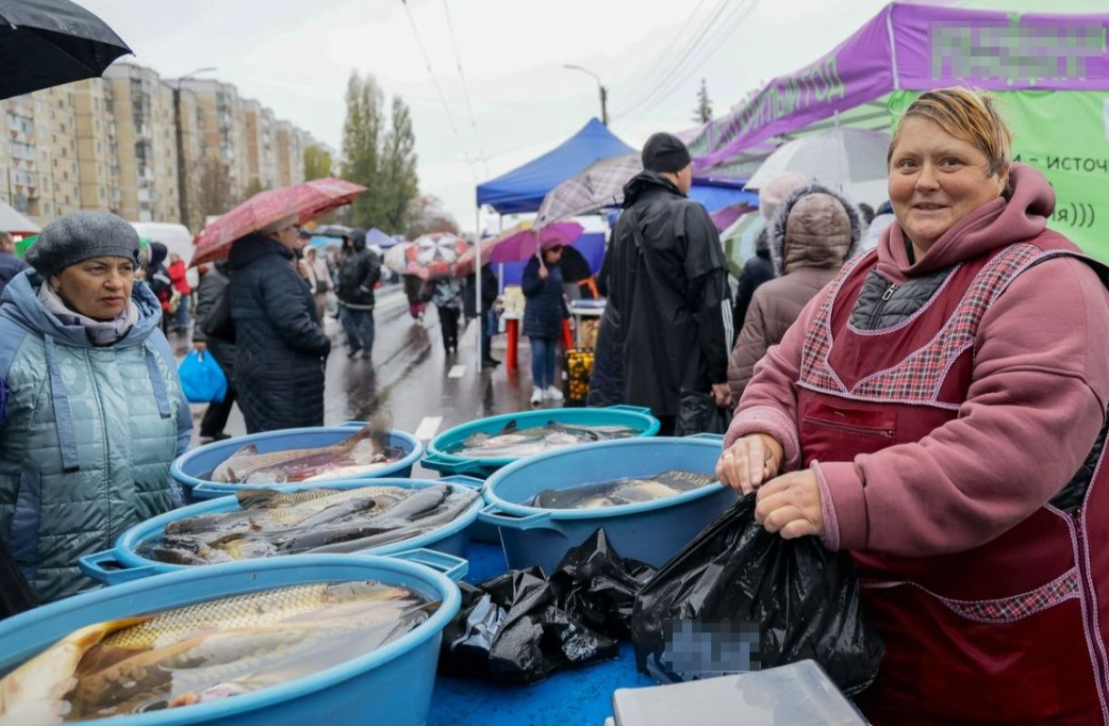 Белгородцы пришли на ярмарку с тележками, чтобы увезти побольше сахара и яиц