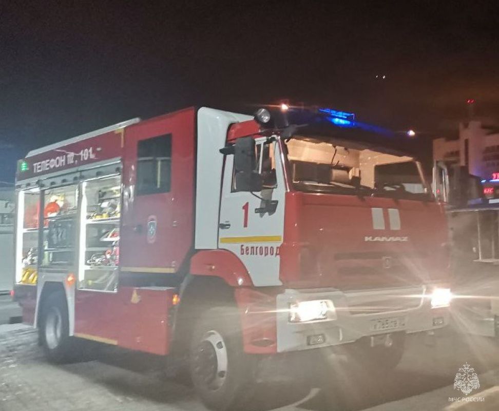 В Старом Осколе парень и девушка пострадали в горящей машине