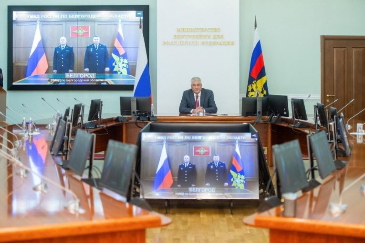 Глава МВД России наградил белгородского участкового за спасение семьи при пожаре