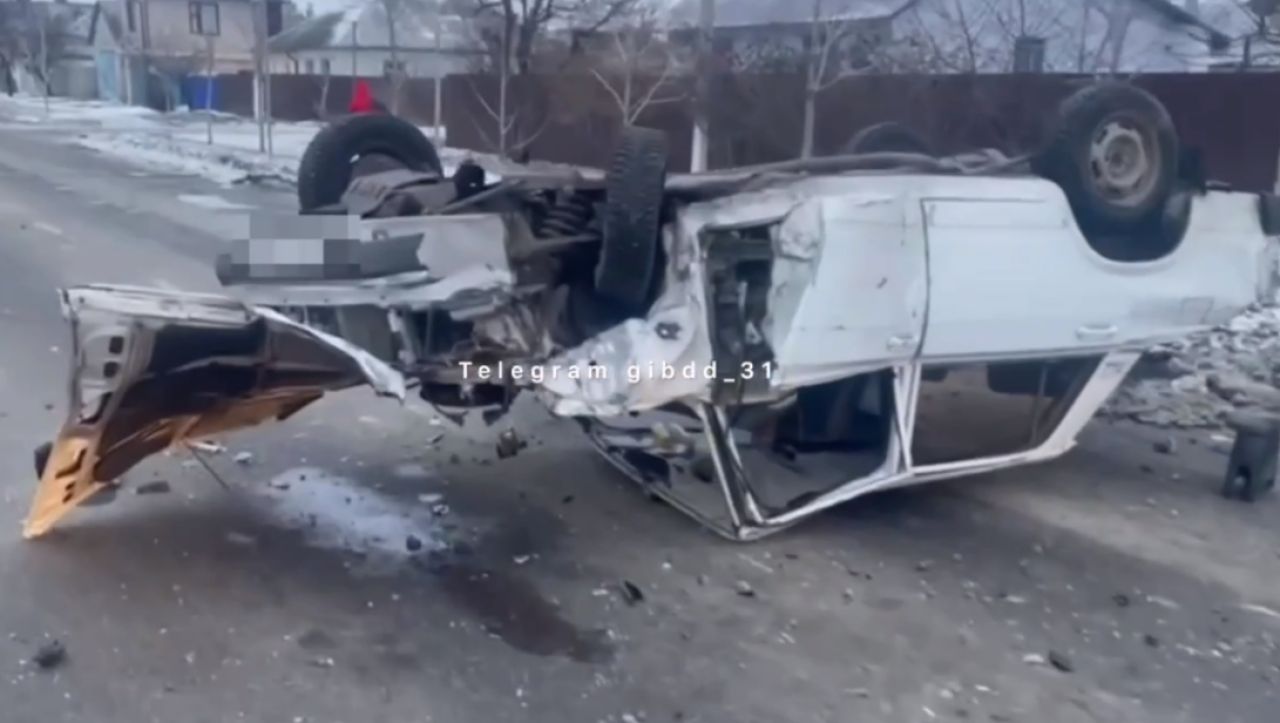 В Старом Осколе перевернулась легковушка с мальчиком внутри