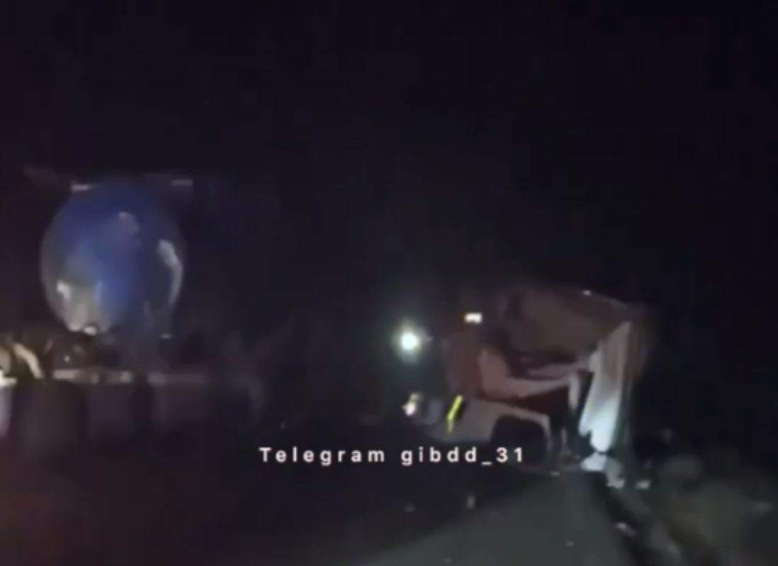 В Белгородской области два человека пострадали в столкновении большегрузов