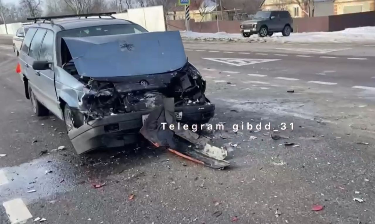 В Белгородской области три человека пострадали в столкновении двух иномарок