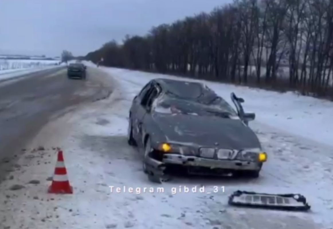 В Белгородской области иномарка с молодым человеком вылетела с дороги