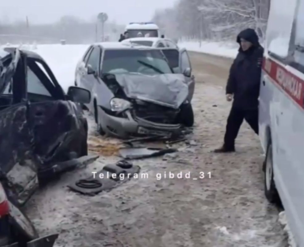 В Белгородской области юноша пострадал в аварии с двумя «Приорами» -  Новости Белгорода