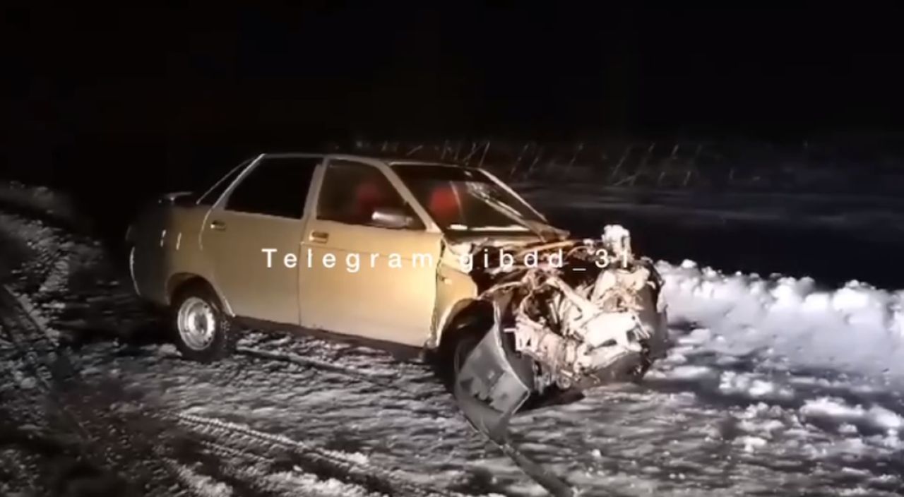 В Белгородской области женщина и девочка пострадали в ДТП на обледеневшей дороге