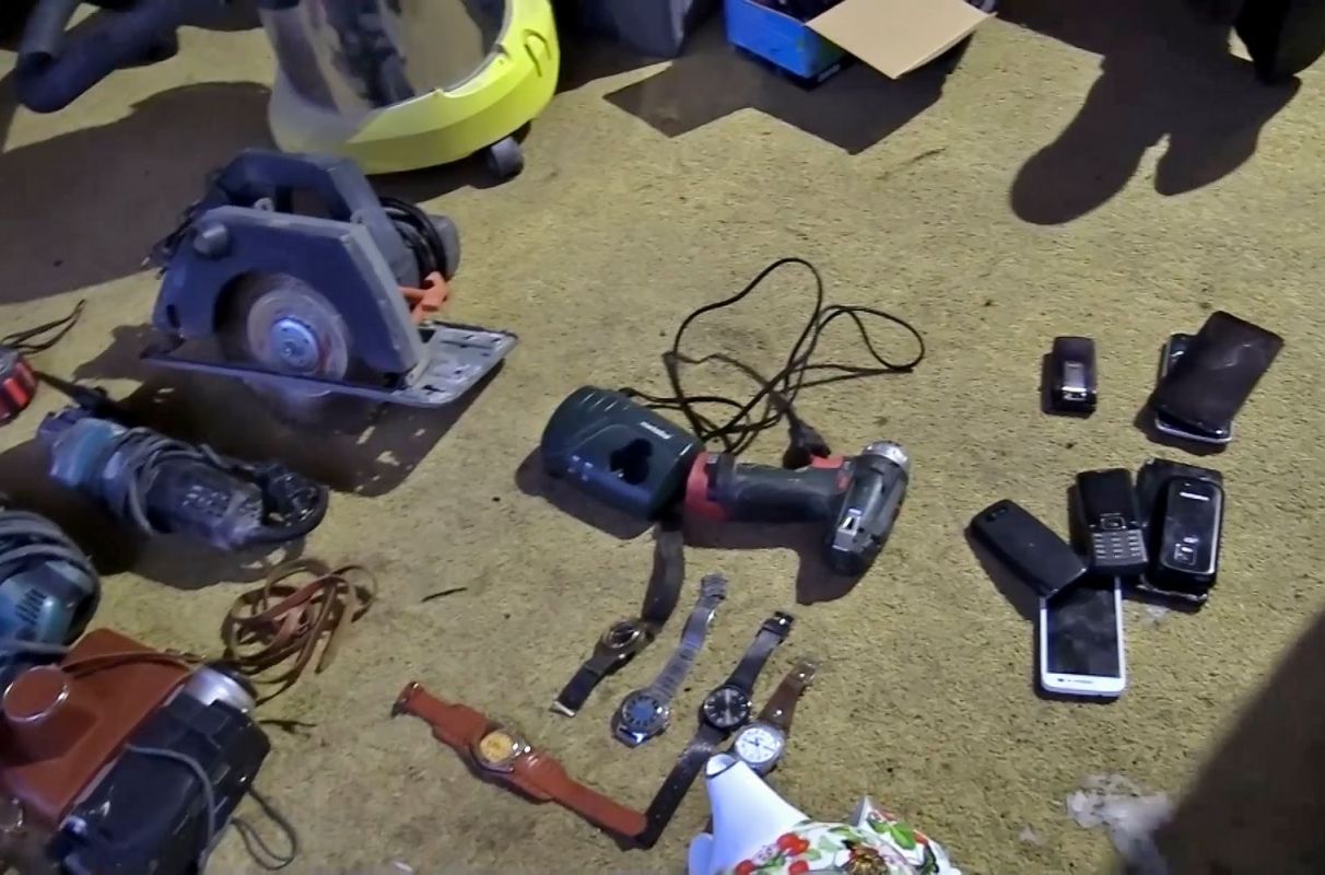 <p>Добычей воров были бытовая техника, наборы инструментов, одежда и&nbsp;другие ценные вещи</p>