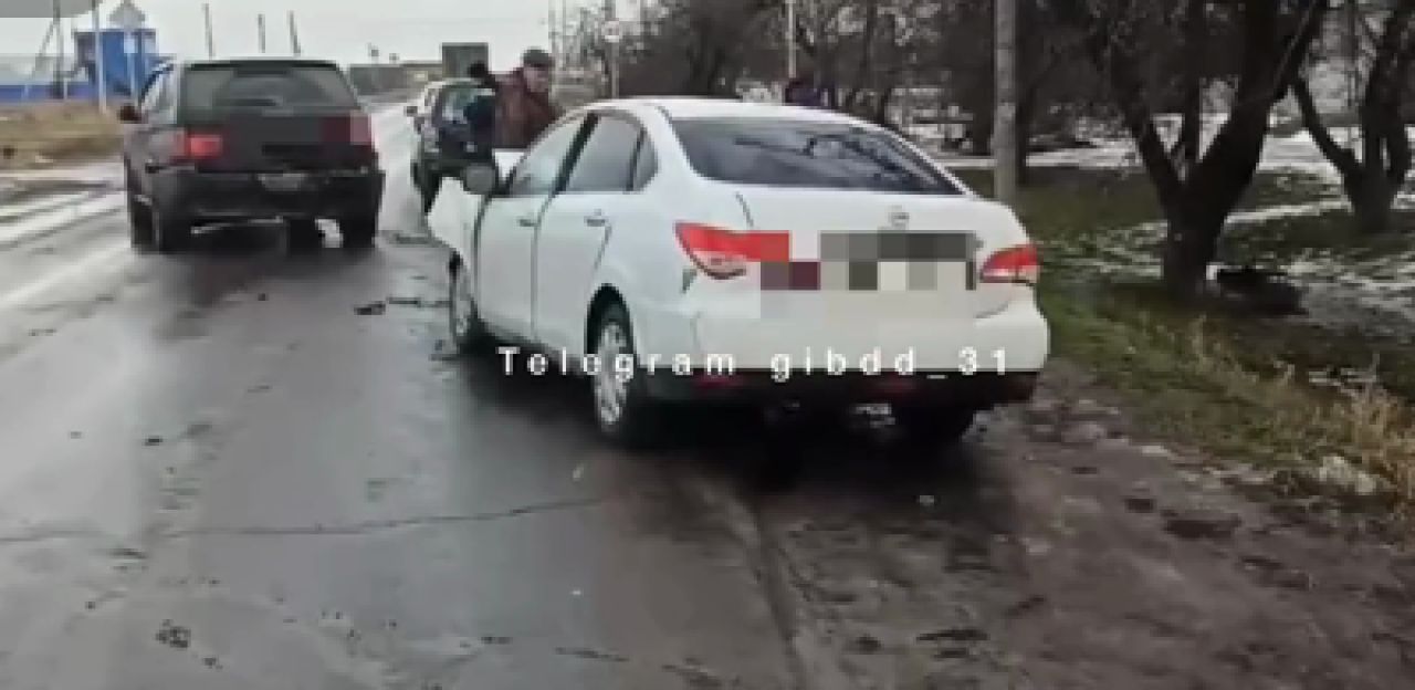 В Белгородской области два человека пострадали в массовой аварии на трассе