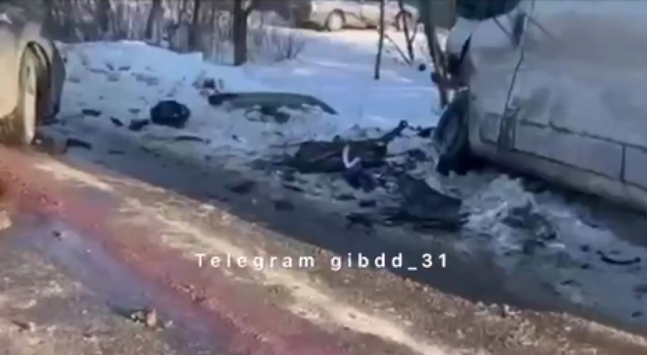 В Валуйках китайский кроссовер влетел в микроавтобус