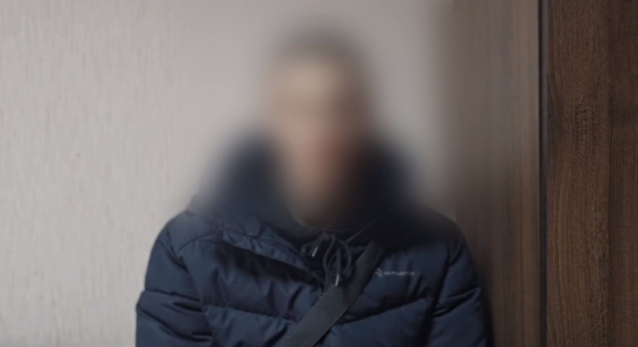 В Белгороде вандалы разрисовали остановку маркером