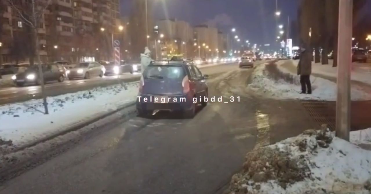 В Белгороде женщина переходила улицу Щорса на красный свет и попала под машину