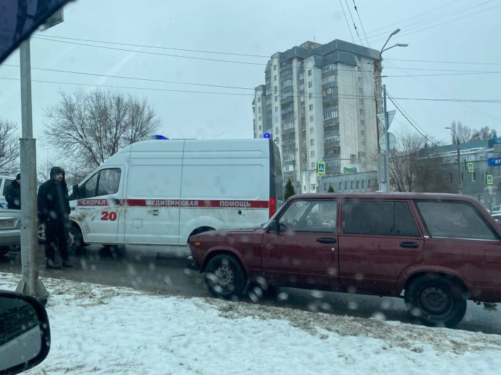В центре Белгорода ДТП перекрыло несколько полос движения