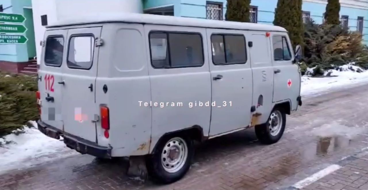 В Белгороде водитель «буханки» сбил женщину между корпусами больницы