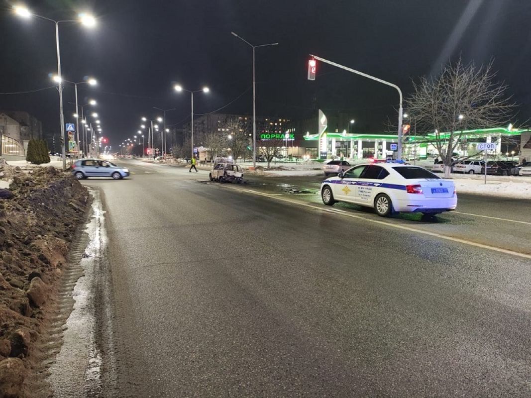 В Старом Осколе «Ока» сгорела после ДТП