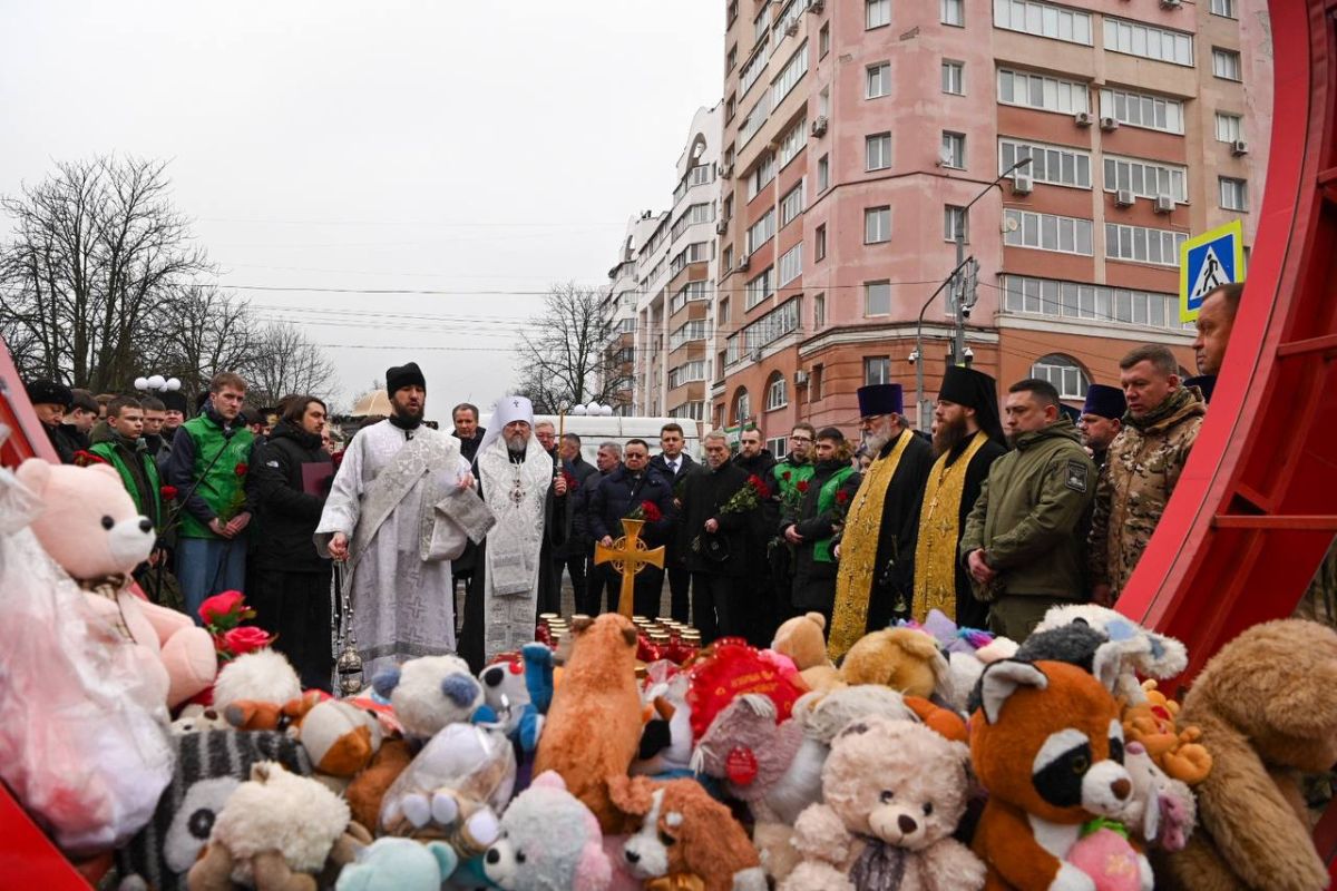 Евгений Савченко приехал почтить память погибших под обстрелом 30 декабря