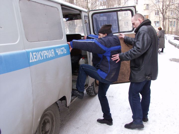 Белгородец стащил электросамокат из подъезда дома 
