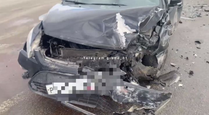 На повороте в Веселую Лопань пенсионерка пострадала в жестком столкновении двух машин