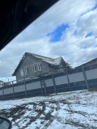 В Белгороде угрожают хозяину дома с тентами вражеской расцветки на крыше
