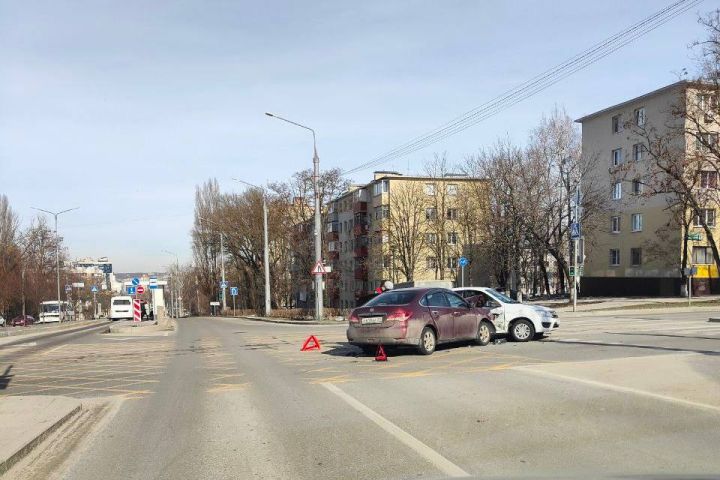 В Белгороде ДТП частично парализовало перекресток на Щорса
