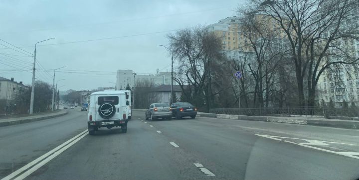В Белгороде ДТП перекрыло полосу движения