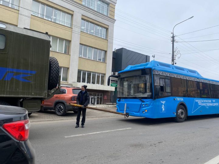 В центре Белгорода автобус спровоцировал пробку