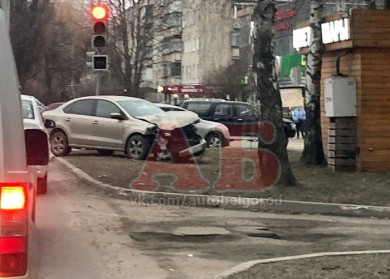 В Белгороде две машины столкнулись возле «Мега ГРИННа»