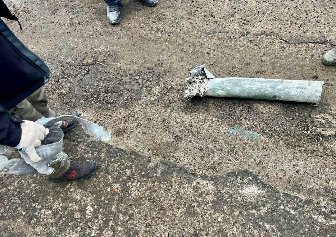 В Октябрьском восемь человек пострадали из-за воздушной атаки