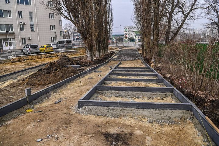 В Белгороде продолжают строить новый сквер, несмотря на обстрелы
