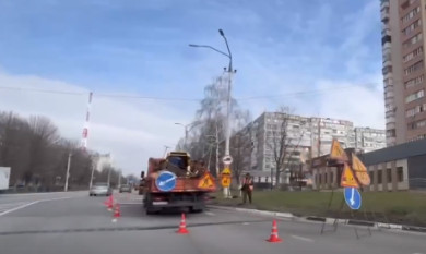 В Белгороде приступили к ремонту просевшей дороги на Харгоре