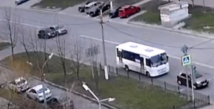 В Белгороде двое водителей попали в ДТП на пустой дороге