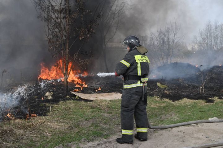 В Белгороде случился пожар в промзоне